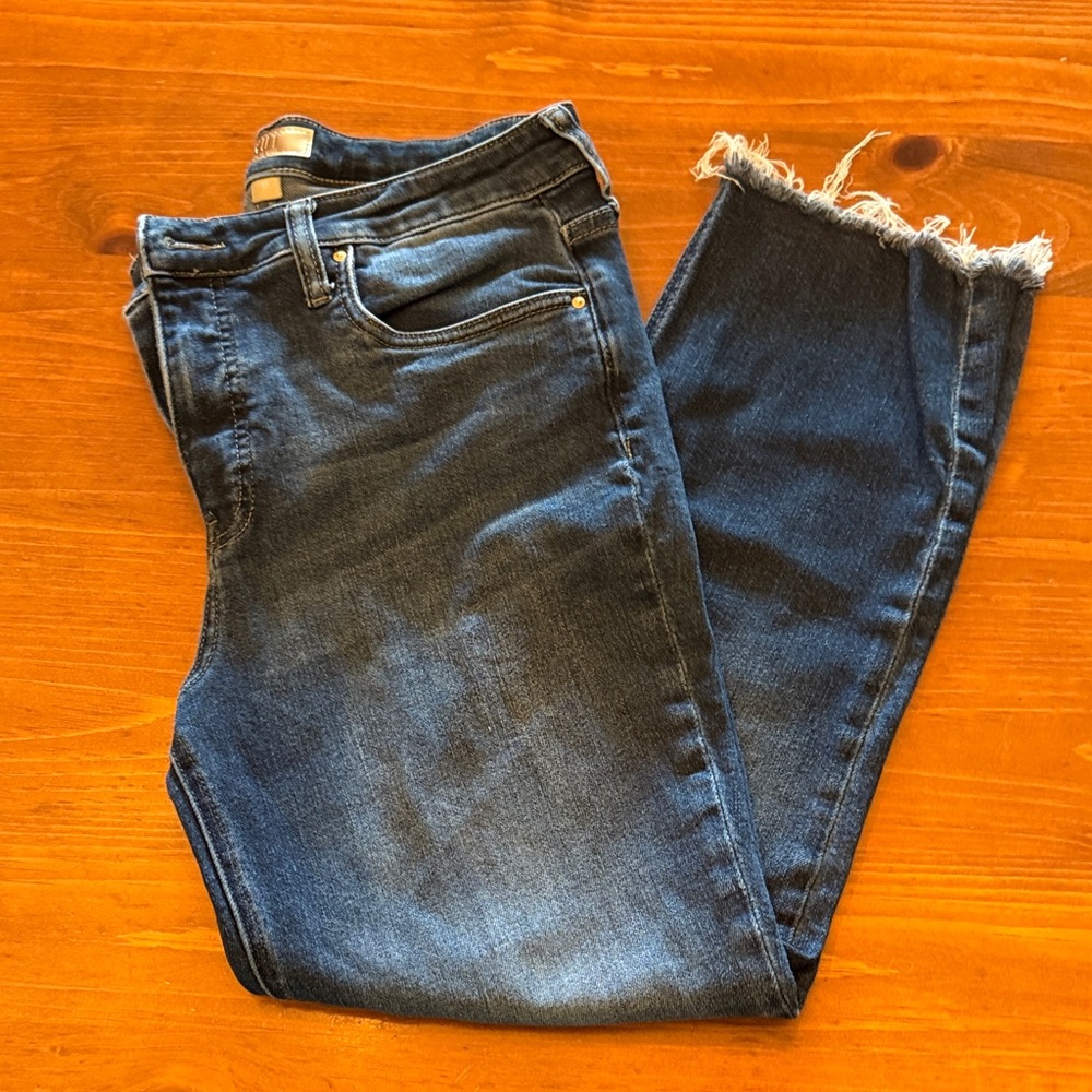 Kut from the Kloth Dark Blue Frayed Ankle Jeans- Almost New- Non-Smoking home
